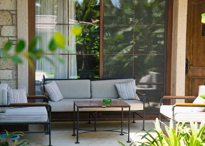 Avalon Boutique & 3*