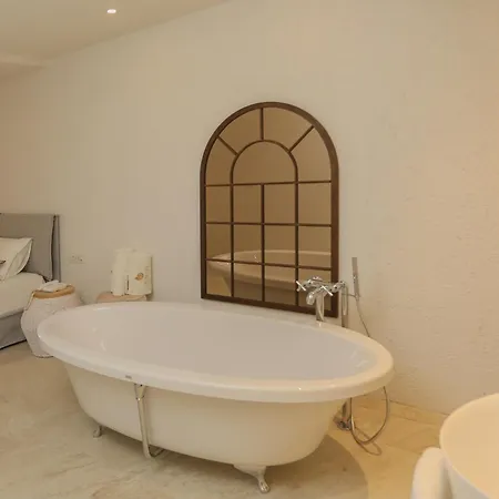 Avalon Boutique & Hotel 3*
