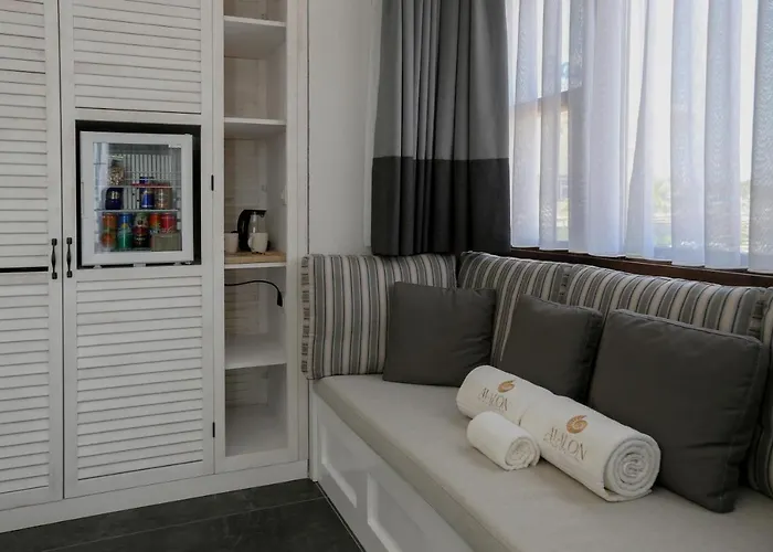 Отель Avalon Boutique &