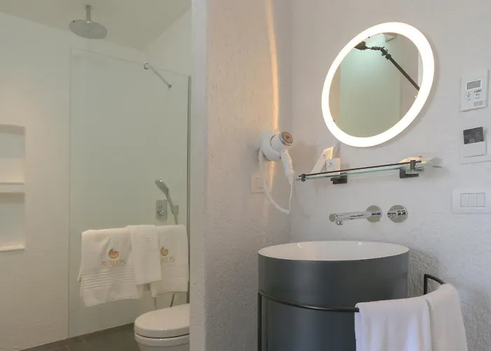 Отель Avalon Boutique & 3*